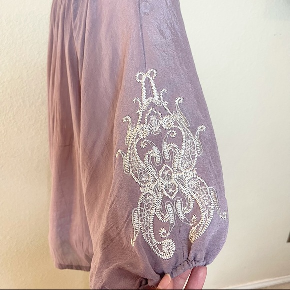 Gemstone embroidered peasant top, size Medium - Picture 5 of 9